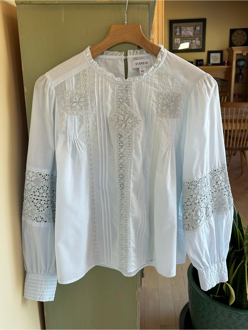 Evereve Victorian Pintuck Crochet Lace Detail Pale Blue Blouse Boho Size S EUC - Picture 2 of 16